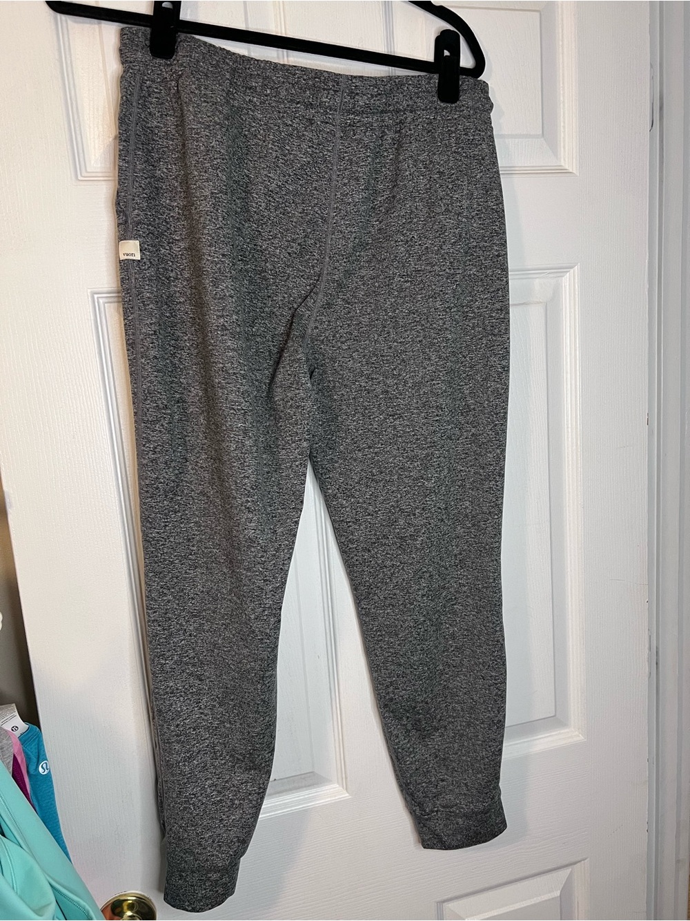 #733 Vuori Boyfriend Sweatpant Heather Grey DreamKnit Joggers Small EUC - Picture 2 of 4